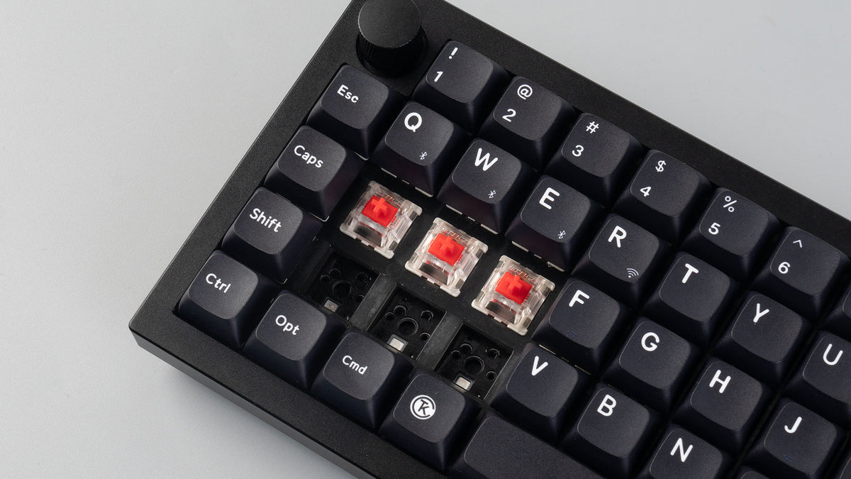 Hot-Swppable Feature of Keychron Q15 Max Ortholinear QMK Wireless Custom Mechanical Keyboard Q15-Max-Hot-swappable.jpg__PID:0a8ca1f9-558a-4a58-a5be-8e6b577a15a4