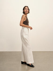 Model wearing paperweight poplin pant - 3