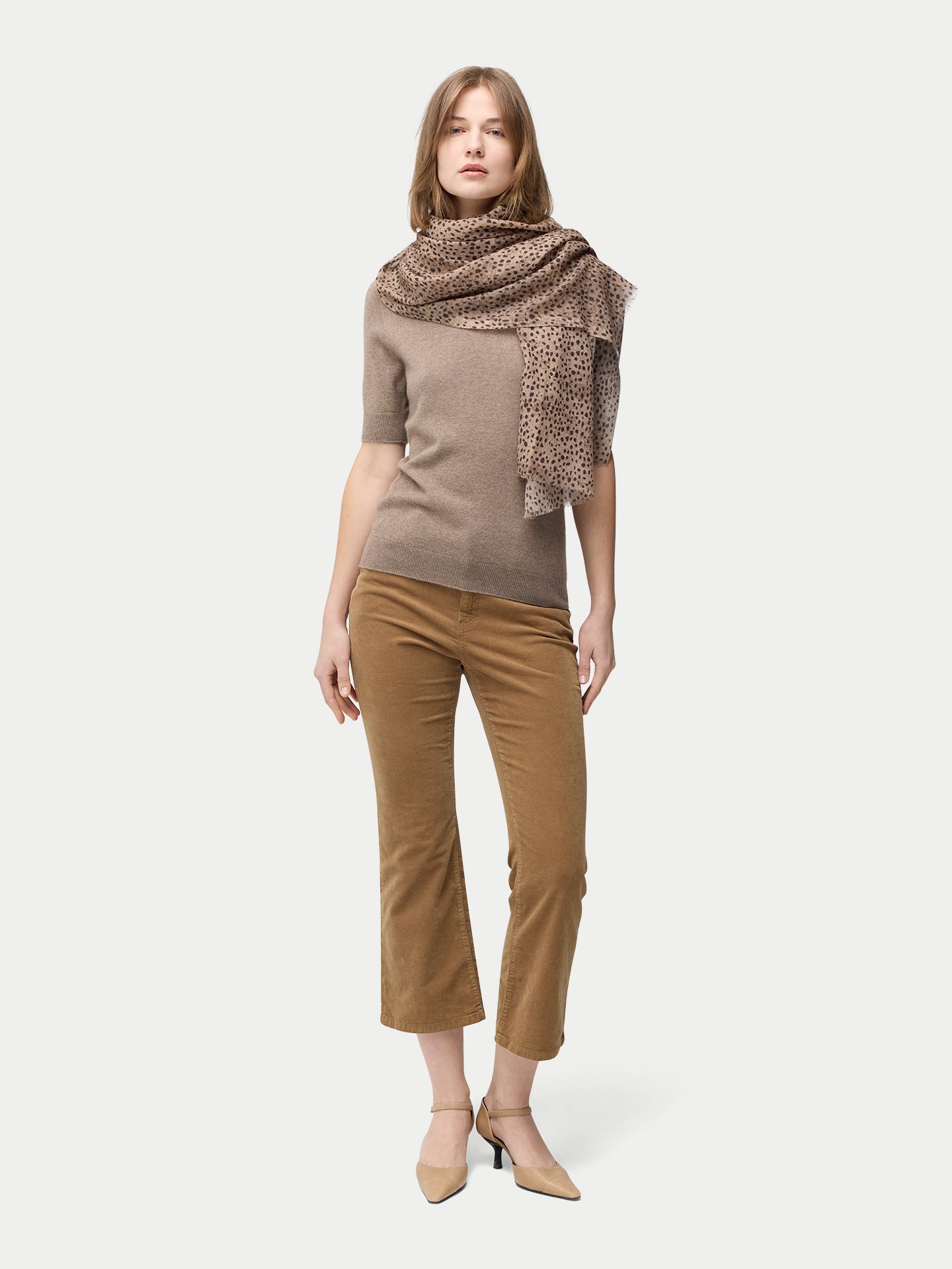 Kaszmirowy szal z nadrukiem w kropki | GOBI Cashmere