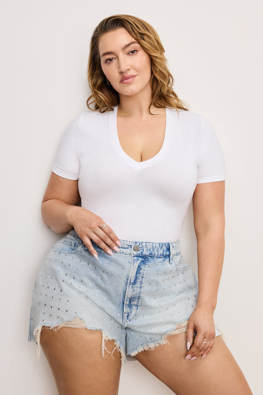 SUPER STRETCH DEEP V BODYSUIT | WHITE001 View 4 - model: Size 16 |