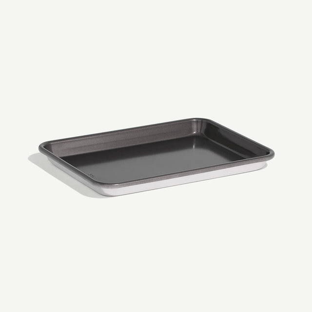 https://cdn.shopify.com/s/files/1/2131/5111/files/Web_Accessory_SheetPan_Quarter_NonStick_1x1_Hero.jpg?v=1719871702